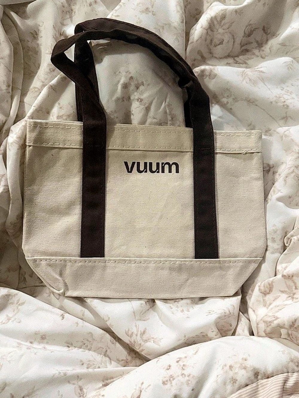 vuum Canvas Tote in Cream & Black
